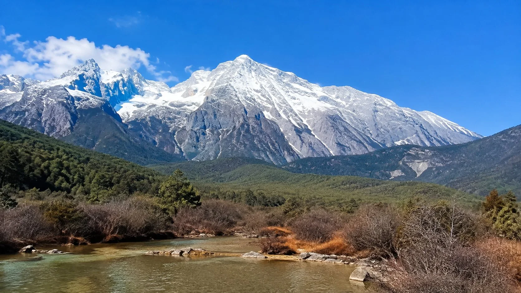Jade Dragon Snow Mountain seen across the rooftops of the Lijiang old town